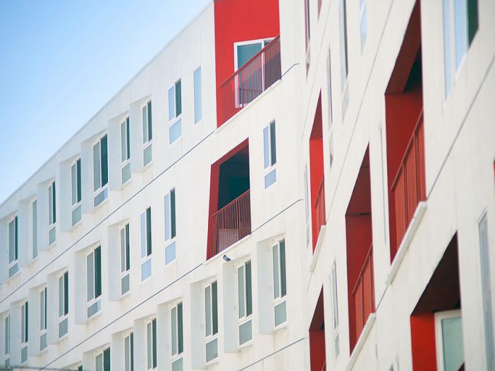 Cómo utilizar fotografías virtuales para visualizar la integración de elementos de sostenibilidad en proyectos de arquitectura para edificios gubernamentales